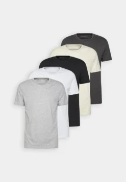 Pier One 5 Pack - T-Shirts - White/Off-White/Light Grey/Beige/Black -Boutique mote herrebutikk 7bf5e8f476e84e10a6f18ffb93b5ff4c scaled