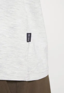 Pier One 5 Pack - T-Shirts - Light Grey - 101_White - 001_Green - 602 -Boutique mote herrebutikk 7d13067417124de684e97c638550a94b scaled