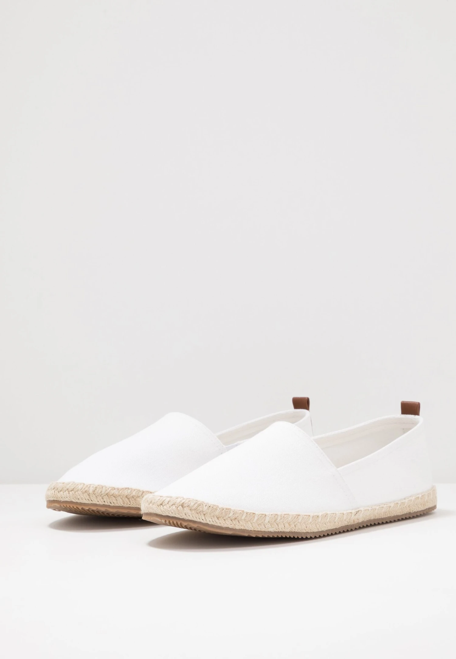 Pier One Rena Espadrille Unisex - Loafers - White 3 Pier One Rena Espadrille Unisex - Loafers - White - Bilde 3