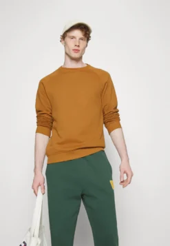 Pier One Sweatshirt - Copper -Boutique mote herrebutikk 7f366a3a578742e38ab58e1f2397b5b4 scaled