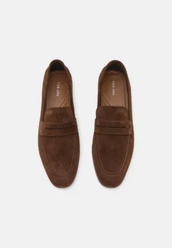 Pier One Leather - Slippers - Brown 9 Pier One Leather - Slippers - Brown -Boutique mote herrebutikk 8245ec5055a640f9aadca672bc53f218 scaled