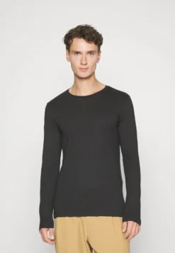 Pier One 2 Pack - Topper Langermet - Black/Mottled Dark Grey -Boutique mote herrebutikk 82b68fa0ee4c46d1a85559b6ee29545d scaled