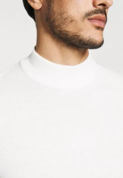 Pier One Strikkegenser - White -Boutique mote herrebutikk 8a1680aa79b449e9bb9307fd6a46fd28 scaled