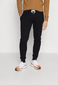 Pier One 2 Pack - Joggebukse - Dark Brown/Black -Boutique mote herrebutikk 8a85758169cb41a59e915ed69dc898aa scaled