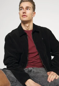 Pier One 5 Pack - T-Shirts - Brown/White/Black -Boutique mote herrebutikk 8c7ca28aba444f0ca09b550c10abc589 scaled