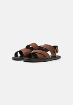 Pier One Unisex - Sandaler - Cognac -Boutique mote herrebutikk 93d59b6c78964396a0134fb24776a5f7 scaled