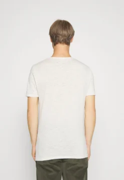 Pier One T-Shirts - Off-White -Boutique mote herrebutikk 93fe281cdfcb4863857b57bc7b30c1fd scaled
