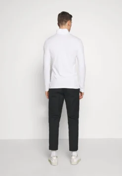 Pier One 2 Pack - Topper Langermet - White/Black -Boutique mote herrebutikk 95a0735f1f074fd4806c6108227c824a scaled