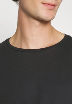 Pier One 2 Pack - Topper Langermet - Black/Khaki -Boutique mote herrebutikk 9738d7a40e2d43ecbbab45cbd3bc692f scaled