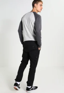 Pier One Cargobukse - Black -Boutique mote herrebutikk 9b6505bb0b474bfa897c268f418c4924 scaled
