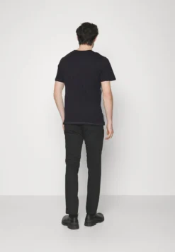 Pier One T-Shirts Med Print -Black -Boutique mote herrebutikk a279231ff169482c85317e675105ef98 scaled