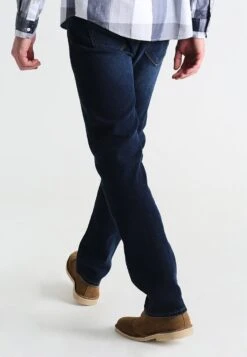 Pier One Basic - Jeans Straight Leg - Dark Blue Denim -Boutique mote herrebutikk a4ebfb4549ae43cc8fd6ef9a34b37b32