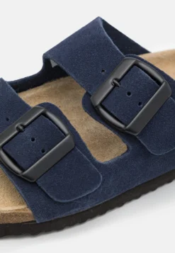 Pier One Leather Unisex - Tøfler - Dark Blue -Boutique mote herrebutikk a5a88158e25a4eb4b3e59dc262861c25 scaled