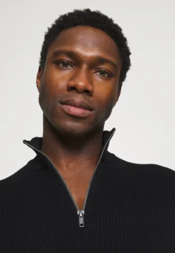 Pier One Strikkegenser - Black -Boutique mote herrebutikk a829a4b534f144ca8268c46096a87b1f scaled