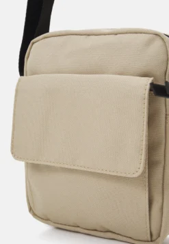 Pier One Unisex - Skulderveske - Beige -Boutique mote herrebutikk aeccaace533b46e6928d11631e477c27 scaled