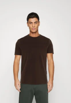 Pier One 7 Pack - T-Shirts - Red/Silver/Royal Blue -Boutique mote herrebutikk b35a1b3d85f04af6862c19f245c7c312 scaled