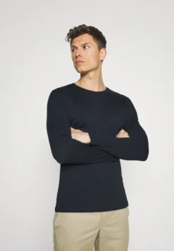 Pier One 2 Pack - Topper Langermet - Dark Blue/Mottled Grey -Boutique mote herrebutikk b420109f082c43d2a24914f5e6ed3c25 scaled