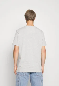 Pier One T-Shirts Med Print - Light Grey -Boutique mote herrebutikk b590d3c7e7b844a78c60593b7a3b9fd9 scaled