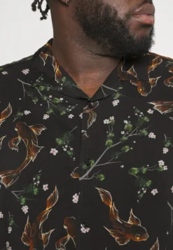 Pier One Asian Print Resort - Skjorte -Black -Boutique mote herrebutikk b5f7243596e14f49a1306bb57650336c scaled