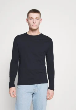 Pier One 5 Pack - Topper Langermet - White/Dark Blu/Grey -Boutique mote herrebutikk b6bd0ebd2c8b455da43c6a1b757461c3 scaled