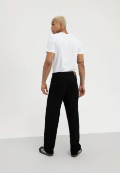 Pier One Jeans Relaxed Fit - Black Denim -Boutique mote herrebutikk bf404b2702f147db8268635cd2118982 scaled