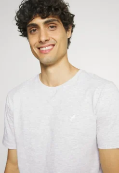 Pier One 5 Pack - T-Shirts - Light Grey - 101_White - 001_Green - 602 -Boutique mote herrebutikk bfc88b4fb0af436ea6df397e7b3e9a49 scaled