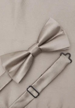 Pier One Set - Lommetørkle - Stone -Boutique mote herrebutikk c079acf21d984f87a5a118594b813079 scaled