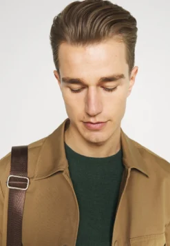 Pier One Basic Crewneck - Strikkegenser - Mottled Dark Green -Boutique mote herrebutikk c4a75157027844b18a449c0bf30f39e5 scaled