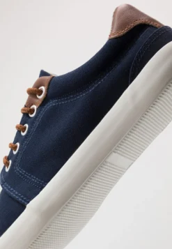 Pier One Unisex - Joggesko - Dark Blue -Boutique mote herrebutikk c4c64a8508b7448e9f9a2c45f00c46e0 scaled