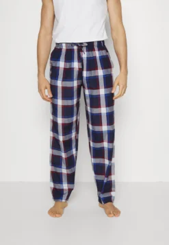 Pier One 2 Pack - Pyjamasbukse - 503 - Dark Blue_302 - Red -Boutique mote herrebutikk c4deb935b78b419f85d4482f92853b6e scaled