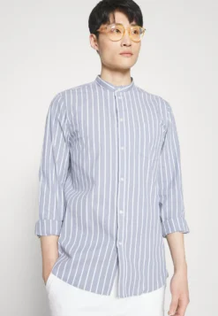 Pier One Muscle Fit Stand- Skjorte - Blue -Boutique mote herrebutikk c95aee840d27425d93f7825c3cd7c13d scaled