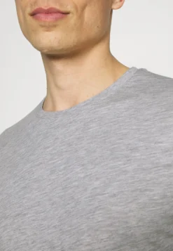 Pier One 2 Pack - Topper Langermet - Dark Blue/Mottled Grey -Boutique mote herrebutikk cd6ec0e4a5ce4da2ad93f26320d69450 scaled