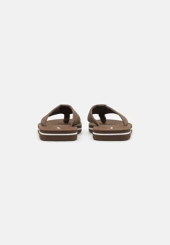 Pier One Tåsandaler - Brown -Boutique mote herrebutikk d02ec5d86dd740a39b070710c53791a6 scaled