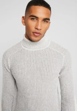 Pier One Strikkegenser - 111 - Mottled Light Grey -Boutique mote herrebutikk d1774a40fde44346aea6a7dd67f4ca51 scaled