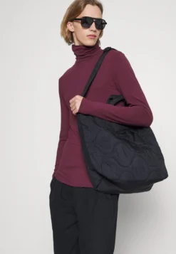 Pier One 2 Pack - Topper Langermet - Bordeaux/Dark Blue -Boutique mote herrebutikk d2615e04deb9419db6c41a5fcc3d6b1a scaled