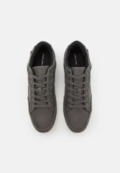 Pier One Joggesko - Grey -Boutique mote herrebutikk d569c218bebf4e4abd811d59a2c6d45b scaled