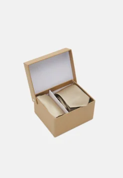 Pier One Set - Lommetørkle - Beige -Boutique mote herrebutikk dae22eb1283541c98e7012d1c86f16c1 scaled