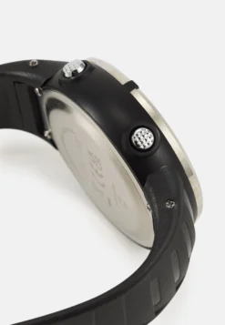 Pier One Digitalklokke - Black -Boutique mote herrebutikk dfcadef68cfc4a609a0016c90bfeab73 scaled