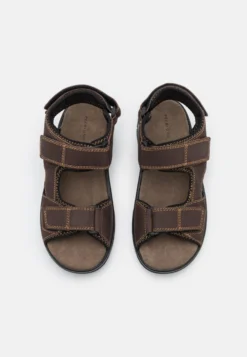 Pier One Tursandaler - Brown -Boutique mote herrebutikk e1aeea2063774b29a840dff8680d5e1e scaled