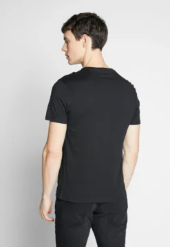 Pier One 3 Pack - T-Shirts - Black/White/Blue -Boutique mote herrebutikk e7497b751f8c4bd498980e2ffe8f6ae0 scaled