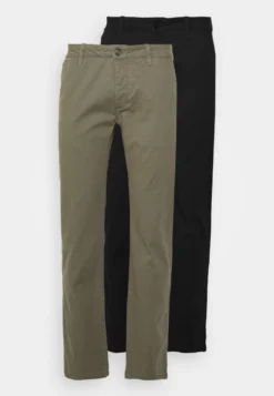 Pier One 2 Pack - Chinos - Black/Olive -Boutique mote herrebutikk ebd10bb4afeb44f4b1e16c8a062cc5c1 scaled