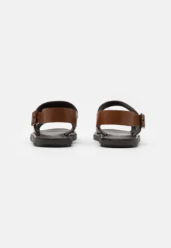 Pier One Unisex - Sandaler - Cognac -Boutique mote herrebutikk ed3d519e48174b4c9467bf5c1040dcab scaled