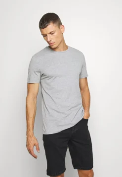 Pier One 7 Pack - T-Shirts - White/Blue/Green -Boutique mote herrebutikk eda6b13a6c134a3f80a2d698b4ee4ee0 scaled