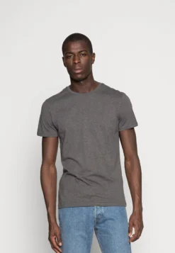 Pier One 3 Pack - T-Shirts - Black/Grey/Green -Boutique mote herrebutikk ee89d58fc61140e19ce307b0b3b5e4cf scaled