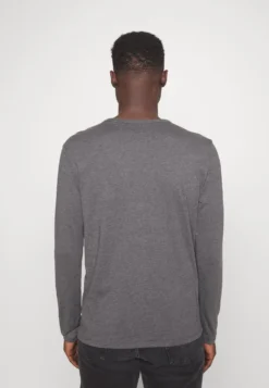 Pier One Topper Langermet - Dark Grey Melange -Boutique mote herrebutikk f35685a0e4bf407199ea236fecc99e93 scaled