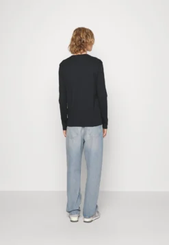 Pier One 5 Pack - Topper Langermet - White/Dark Blue/Black -Boutique mote herrebutikk f535302a43fa4b80a1a3b6c44bddcdfe scaled