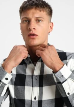 Pier One Skjorte - Black/White 9 Pier One Skjorte - Black/White -Boutique mote herrebutikk f53db08a39734cb0a9045c08ab5cf6e6