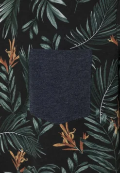 Pier One 2 Pack - T-Shirts Med Print - White/Multi-Coloured -Boutique mote herrebutikk f60a19bf04324eb98fa6e9c69f399f60 scaled