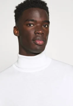 Pier One Strikkegenser - Off-White -Boutique mote herrebutikk f904e2f3a5d44d2aa5d3a33c4185d11b scaled