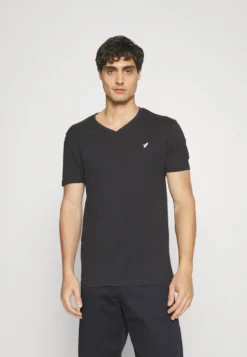 Pier One V Neck Bird Tonal 3 Pack - T-Shirts - White/Dark Green/Black -Boutique mote herrebutikk fb2018becdee4b1c81f7d032674f18f4 scaled